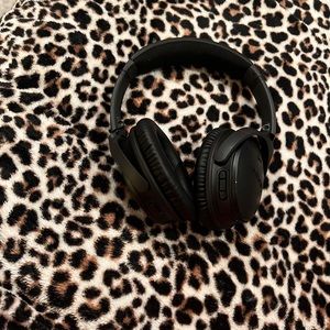 Bose wireless Bluetooth noise cancelling headphones